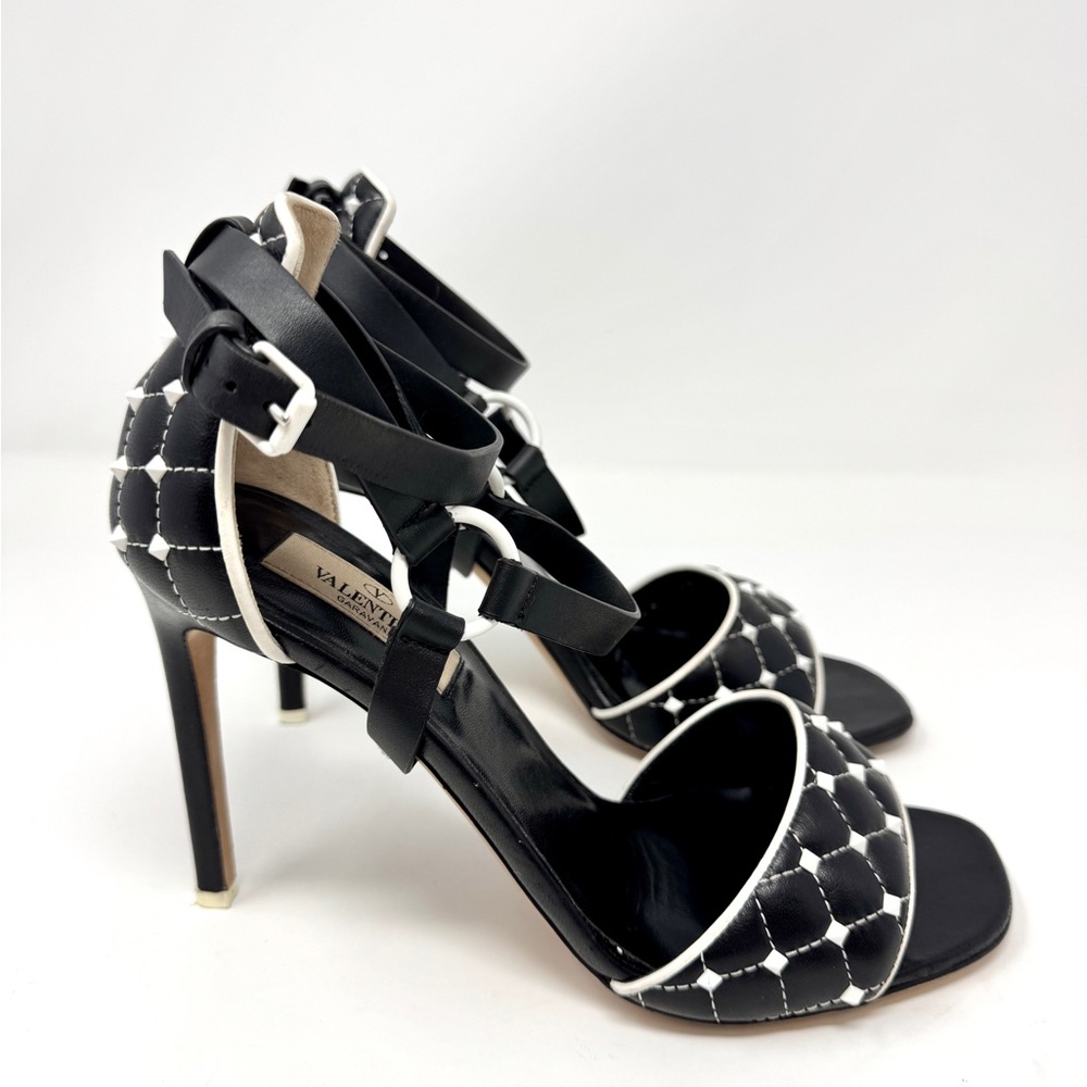 Valentino Garavani Quilted Rockstud Ankle Strap Sandals in black and white - Picture 8 of 15